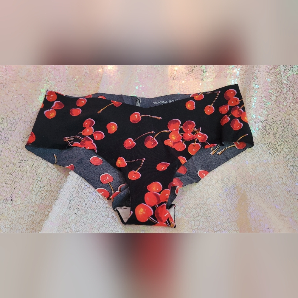 5/$40🛍 Victoria's Secret Black Cherry Cheeky Panty NWOT 🍒